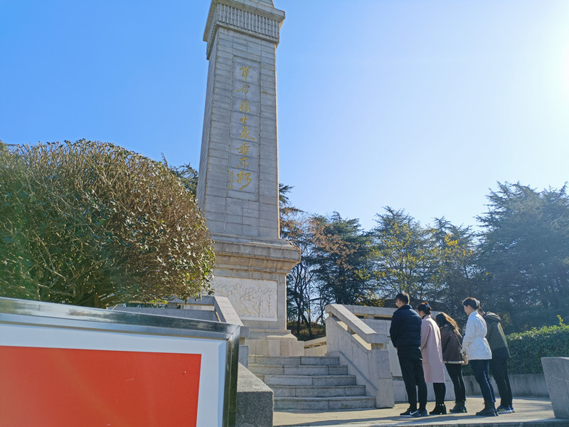 蚌埠建材開展國家公祭日祭奠革命先烈活動(dòng)  .jpg